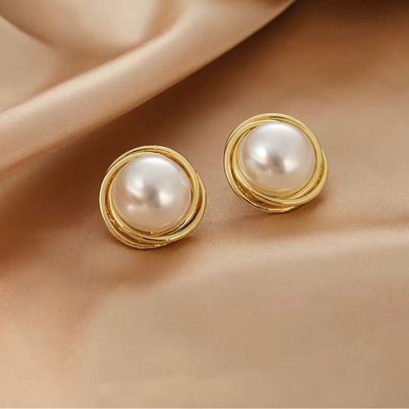Jewelry - SOLD Large Pearl Stud Earrings (Gold Tone)